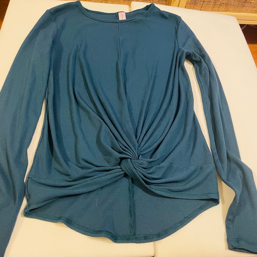 All in motion knot top